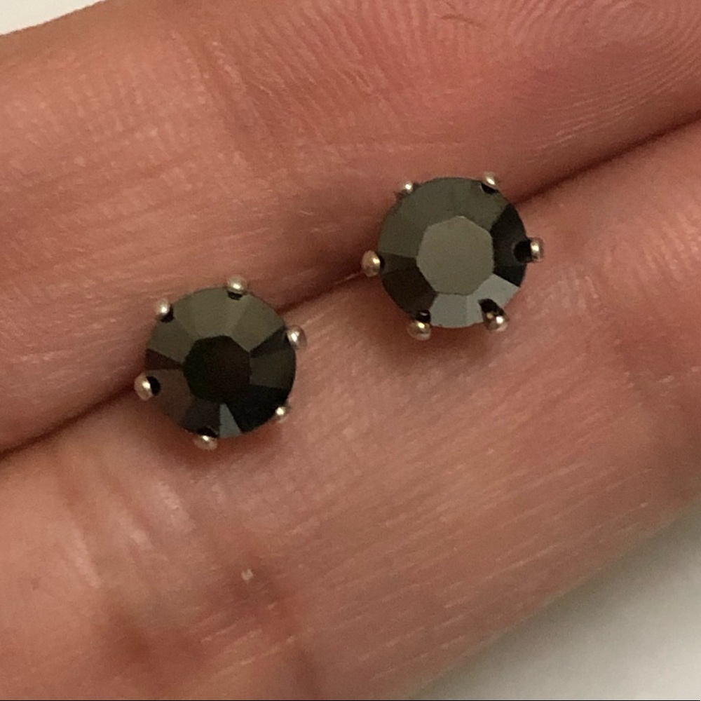 NWT Swarovski Elements Crystal Stud earrings - Picture 2 of 3